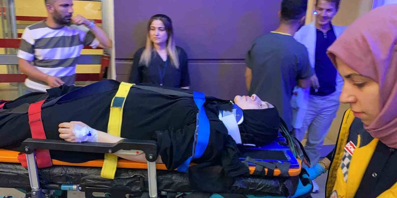 İki Otomobil Çarpıştı: 5 Yaralı