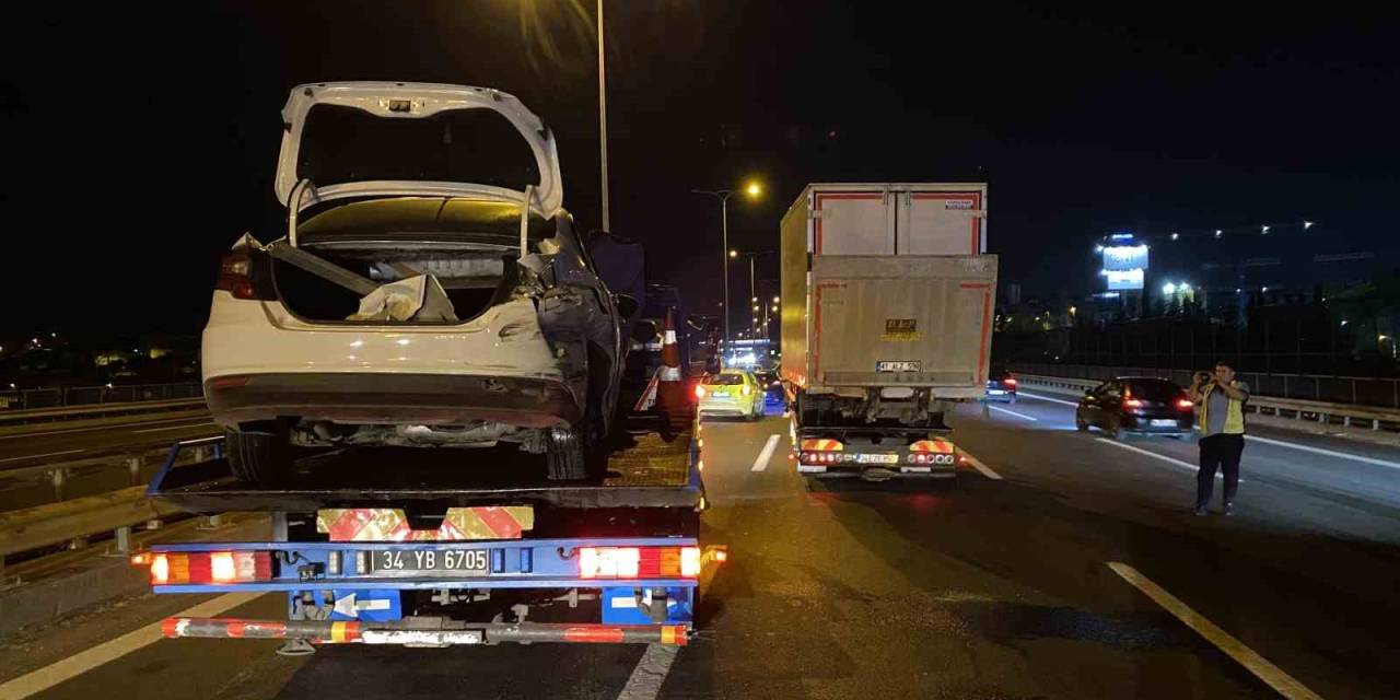 Tem Otoyolu’nda 3 Araçlı Zincirleme Trafik Kazası: 3 Yaralı