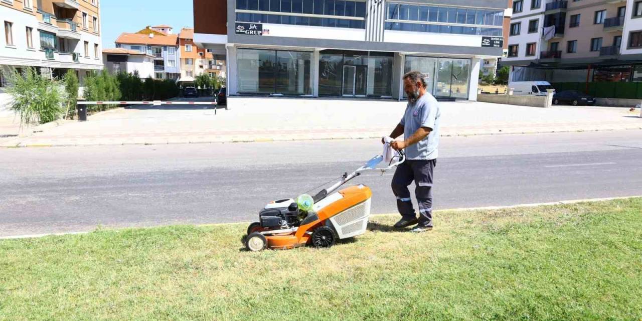 Uşak Belediyesinin Bakım Ve Temizlik Çalışmaları Sürüyor