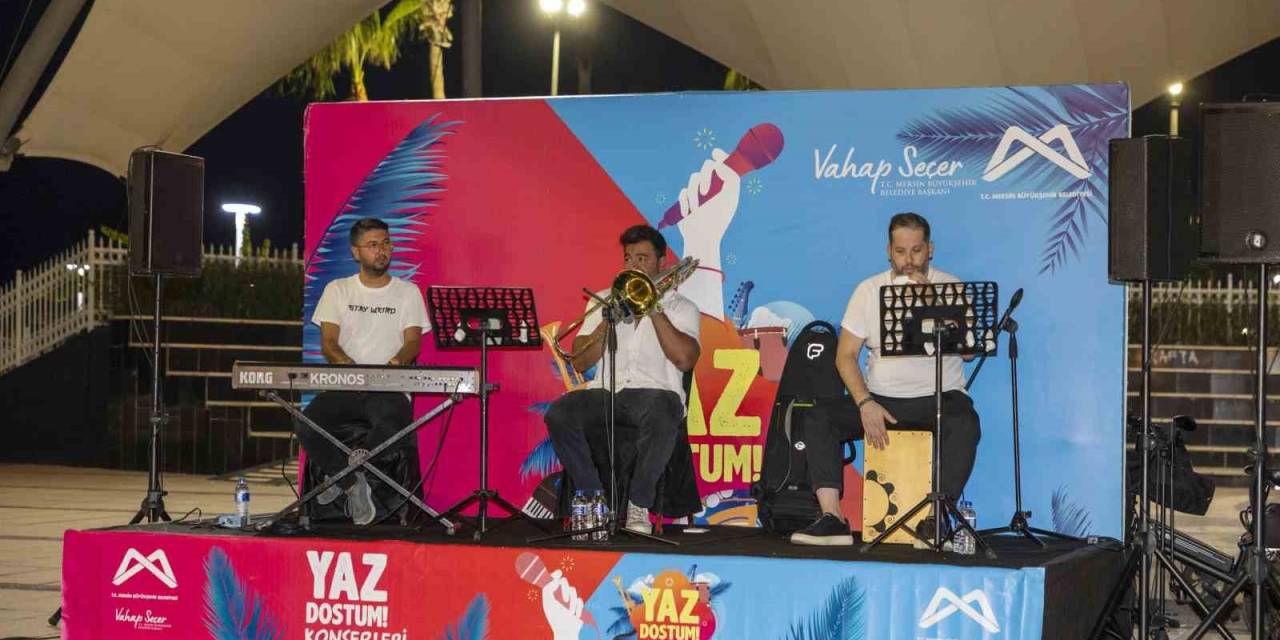 Kent Orkestrası Sahilde Konser Verdi