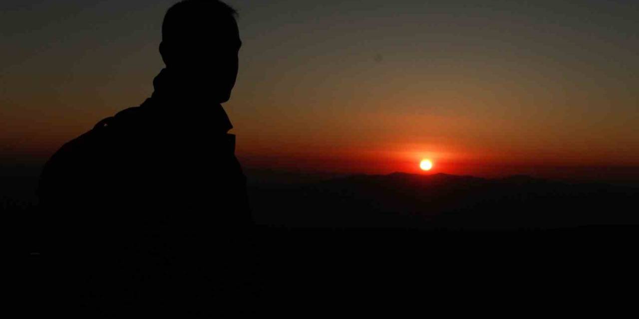 Bingöl’de Güneşin Doğuşu 3 Bin 250 Rakımlı Kale Tepesinden İzlendi