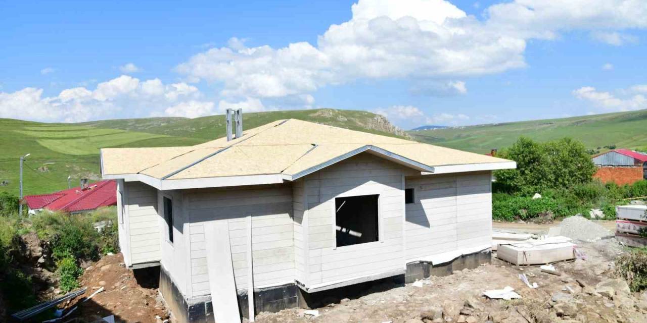 Ardahan’da Deprem Konutları ’büyük Bir Hızla’ İnşa Ediliyor