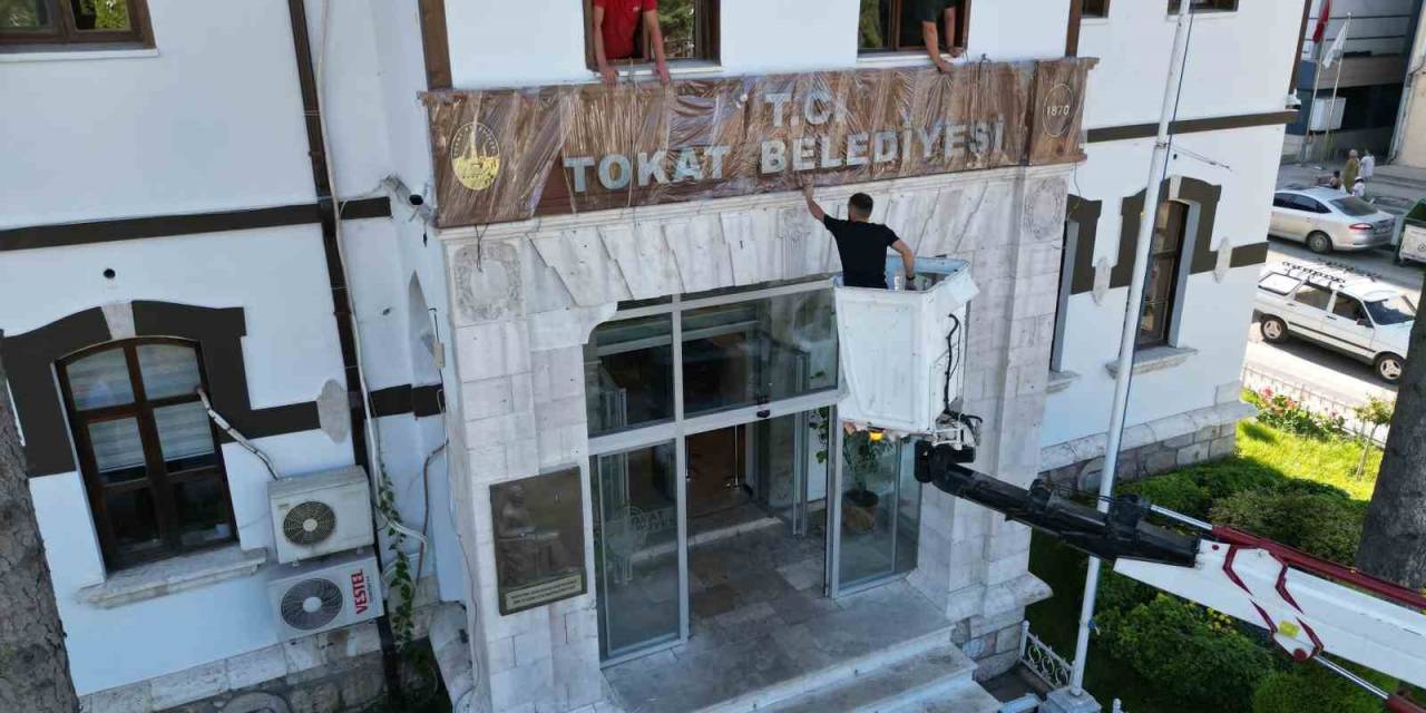 ’t.c.’ İbaresi Tokat Belediyesi Tabelasında Yerini Aldı
