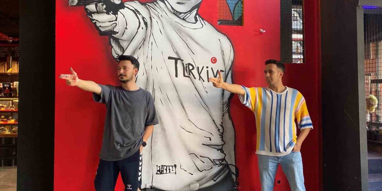 Alaşehirliler Dünyanın En Havalı Duruşuyla Poz Veriyor