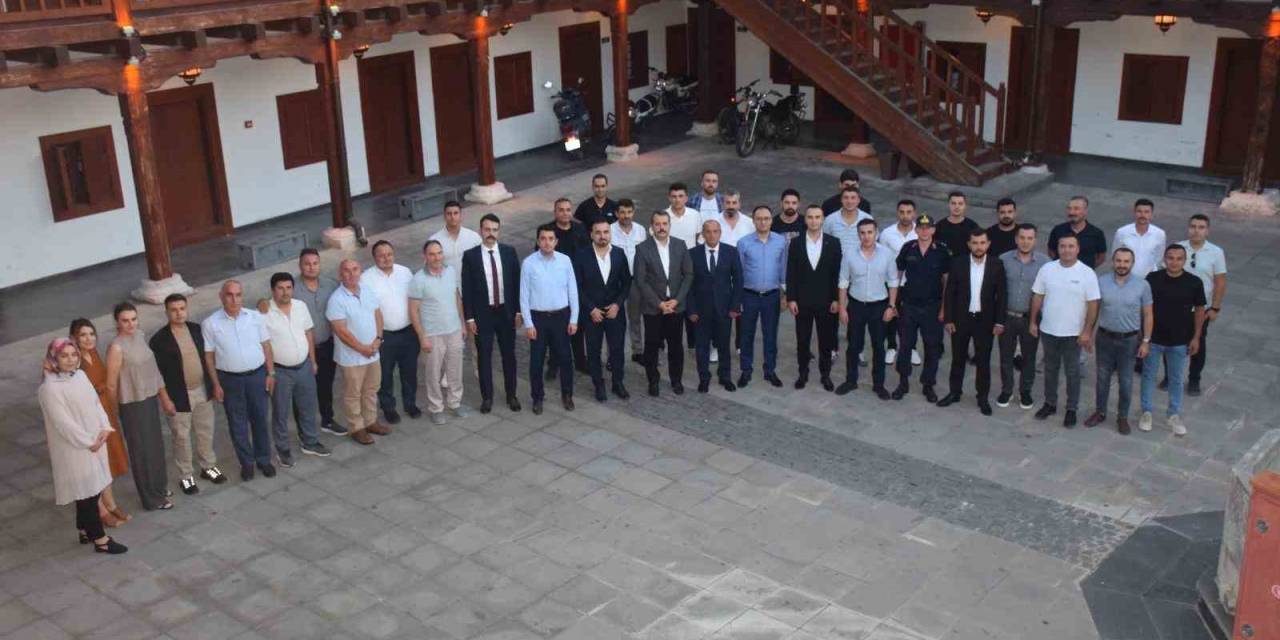 Emekliye Ayrılan Emniyet Müdürüne Veda Yemeği