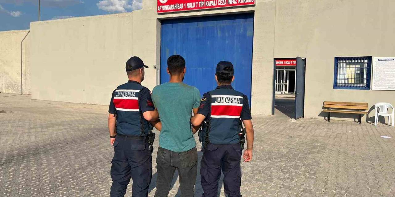 Hırsızlık Suçundan Aranan Şahsı Jandarma Yakaladı