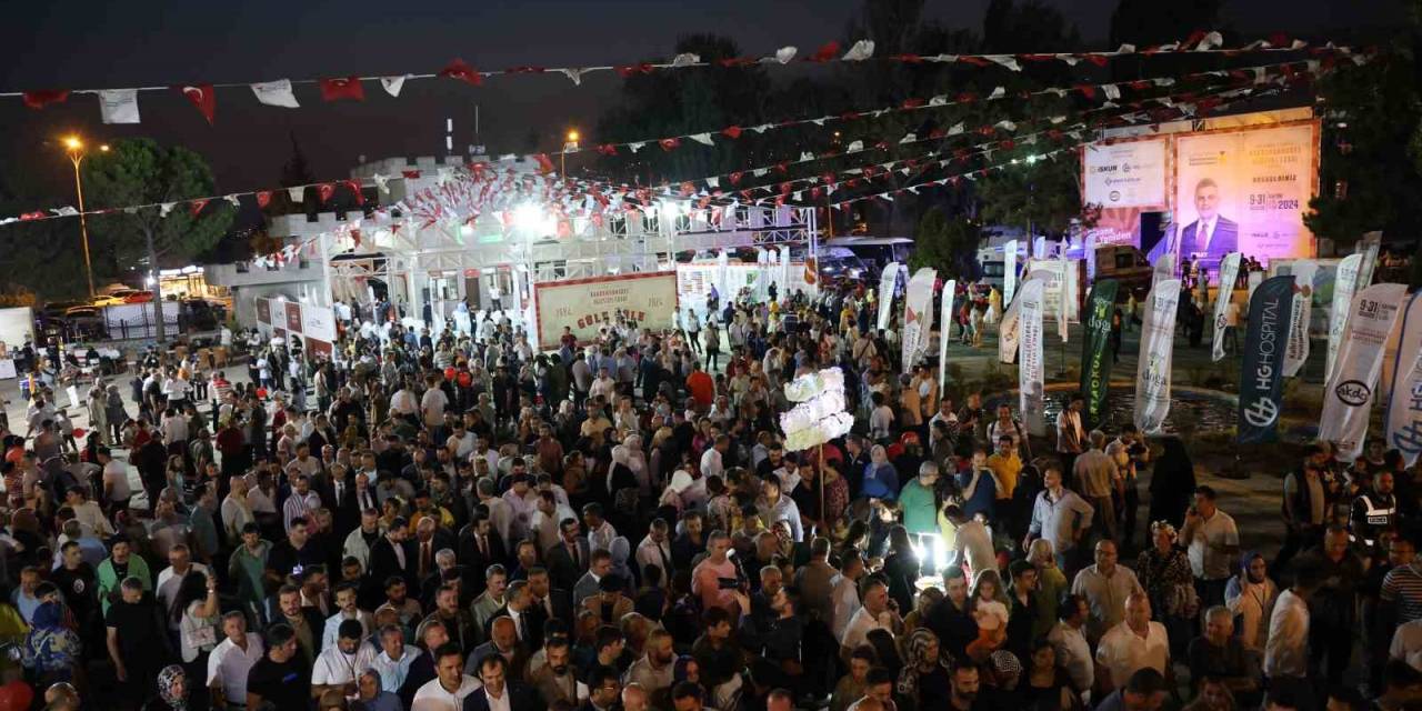 Depremzede Kahramanmaraş’ta Geleneksel Ağustos Fuarı 20 Yıl Sonra Kapılarını Yeniden Açtı