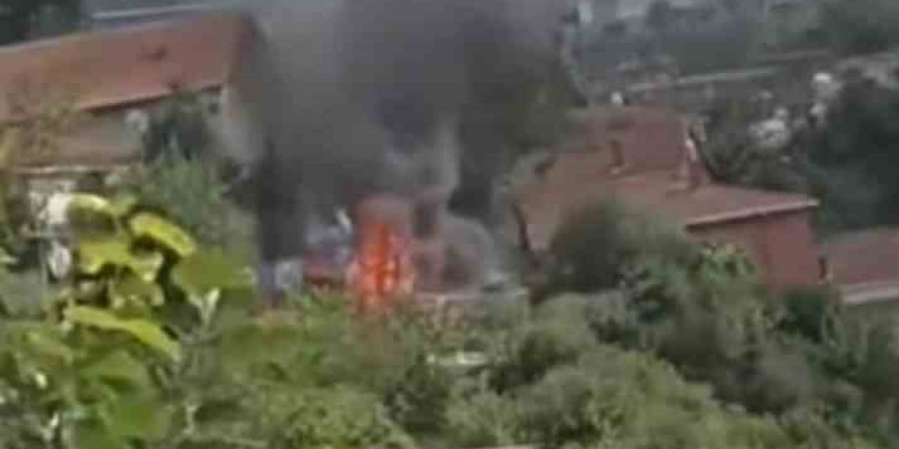 Beykoz’da Bir Evin Çatısı Alev Alev Yandı