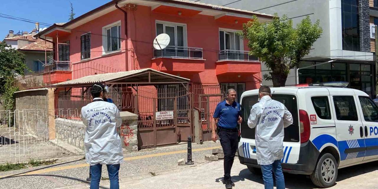 Yaşlı Kadın Günler Sonra Evinde Ölü Bulundu