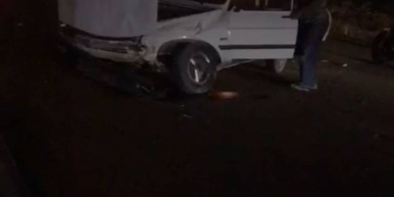 Burdur’da Seyir Halindeyken Manevra Yapan Otomobil, Sol Şeritten Gelen Otomobile Çarptı: 5 Yaralı