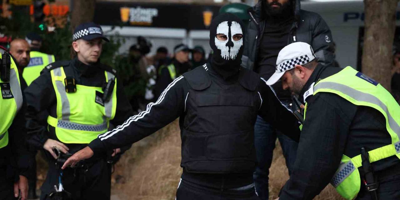 İngiltere’de Şiddet Olaylarına Karıştığı İçin Gözaltına Alınanların Sayısı Bin 24’e Yükseldi