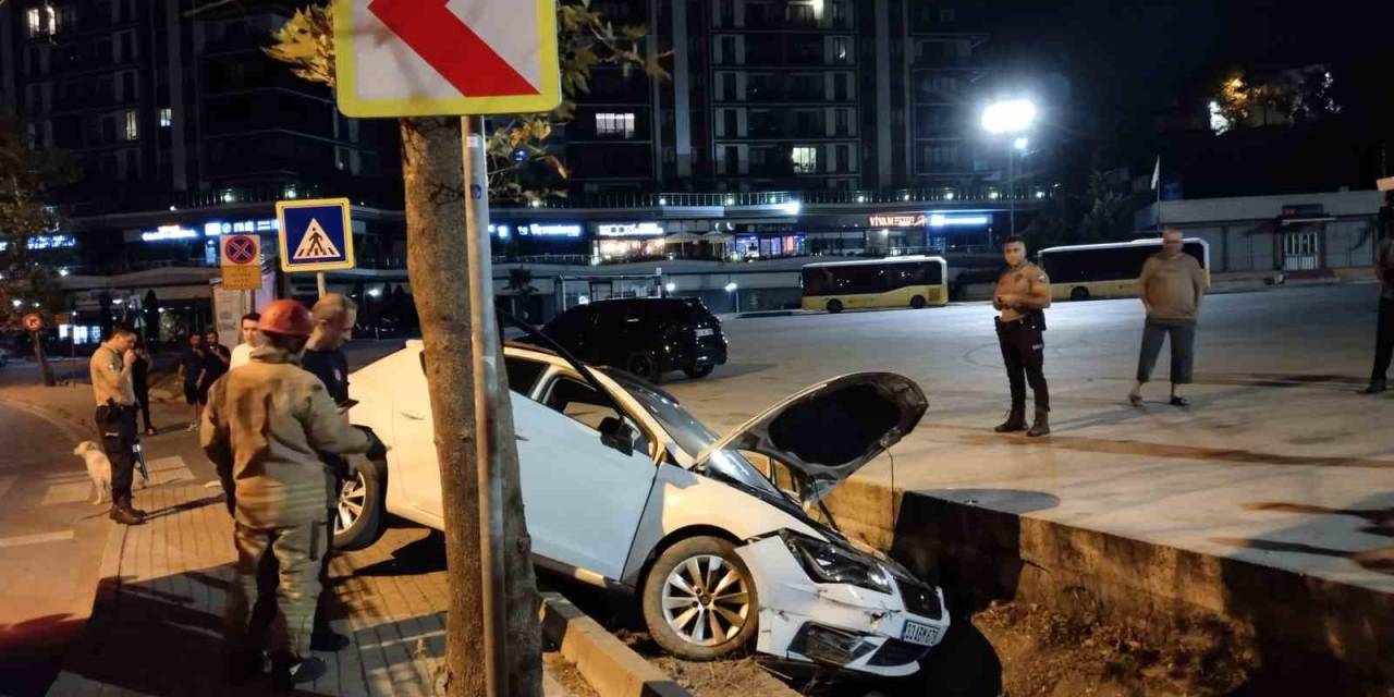 Kartal’da Drift Atan Alkollü Sürücü Kaza Yaptı
