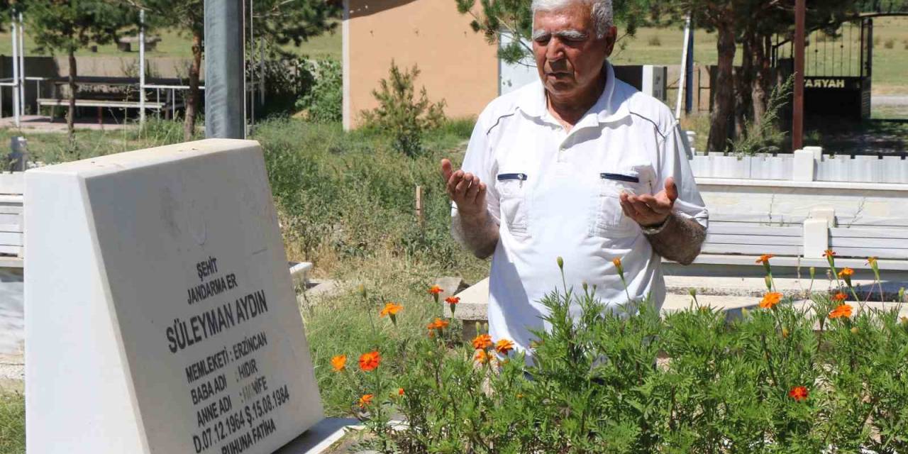 Teröre Verilen İlk Şehit Süleyman Aydın, Kabri Başında Anıldı