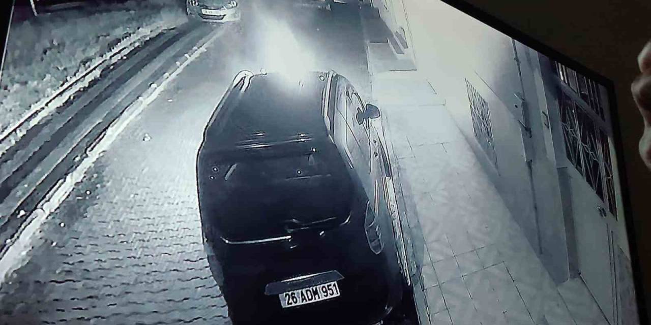 Park Halindeki Aracı Benzin Dökerek Ateşe Verdiler... O Anlar Kamerada