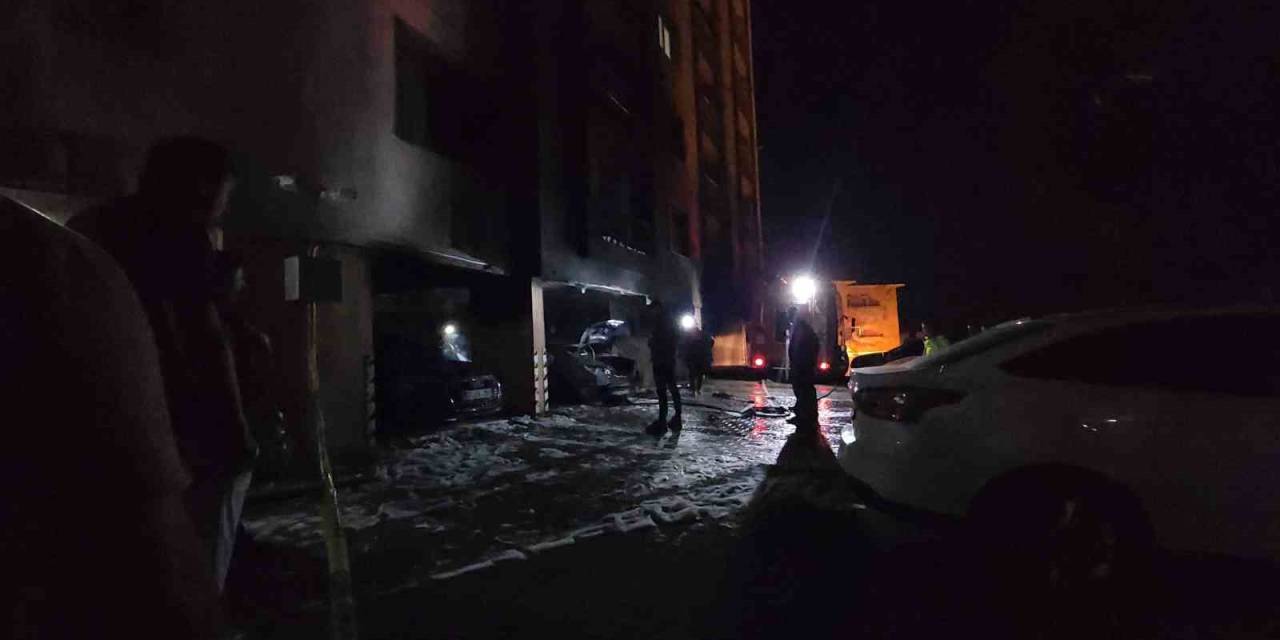 Küle Dönen Otomobilde Kundaklama Şüphesi: 3 Araç Hasar Gördü