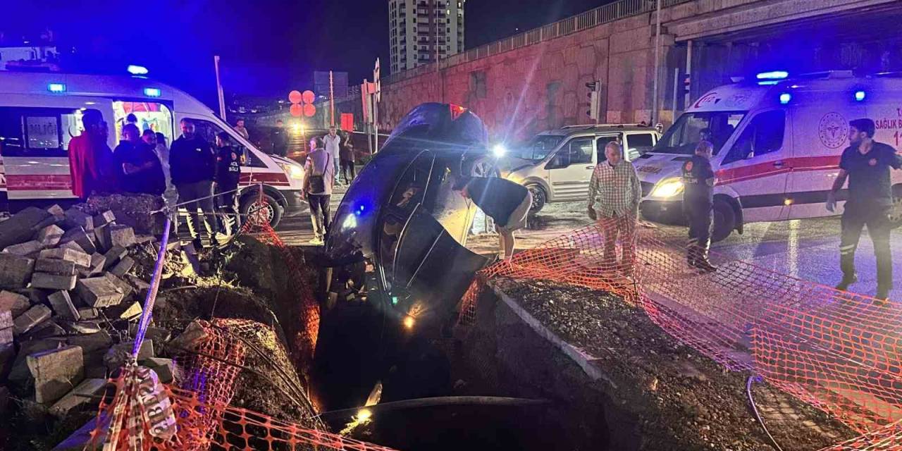 Sivas’ta Hafif Ticari Araçla Otomobil Çarpıştı: 5 Yaralı