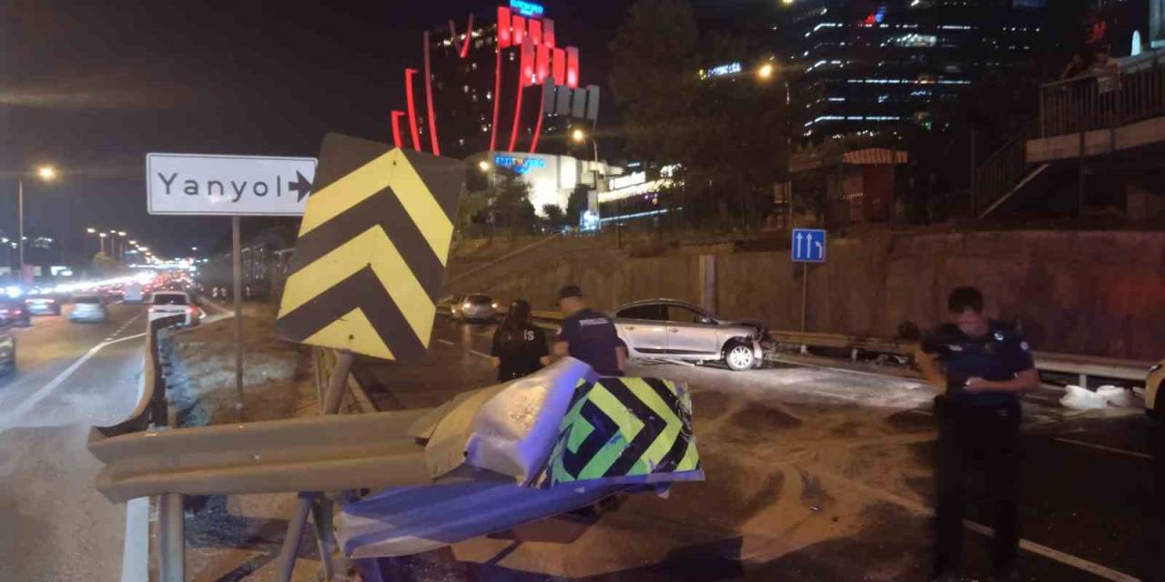 Direksiyon Hakimiyetini Kaybeden Otomobil Sürücüsü Refüje Çarparak Durabildi: 1 Yaralı