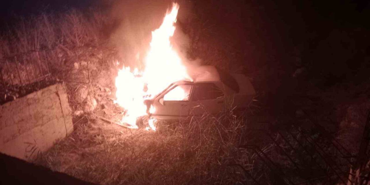 Burdur’da Köprüden Uçan Otomobil Yanarak Kül Oldu: Sürücü Son Anda Kurtarıldı