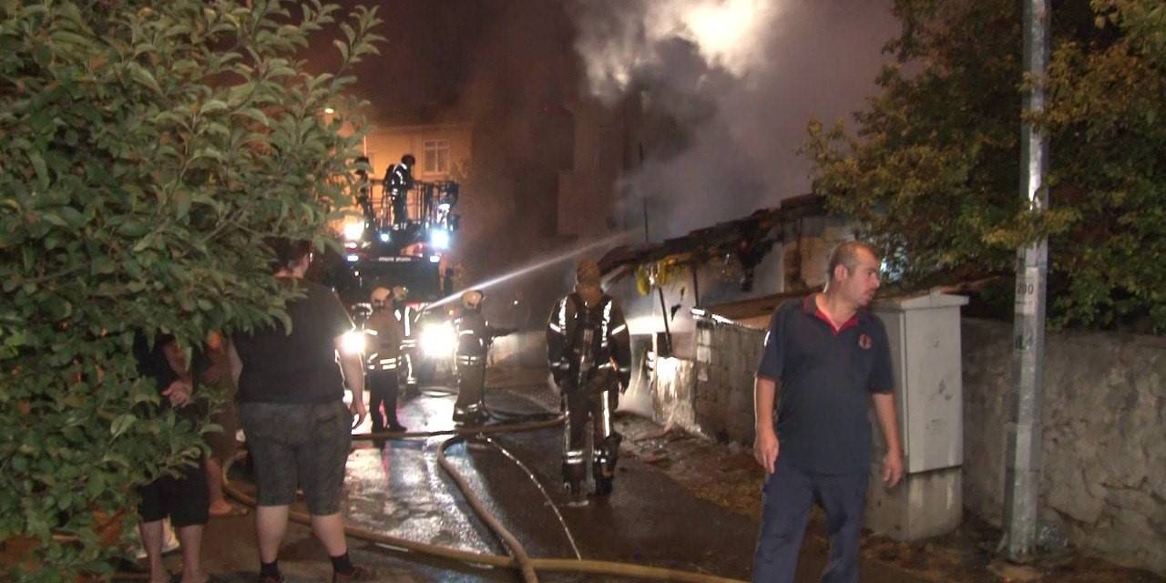 Ümraniye’de Gecekondu Alev Alev Yandı