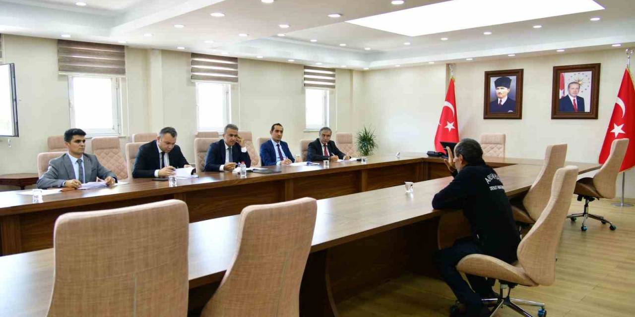 Vali Çiçek, Halk Gününde Talepleri Dinledi