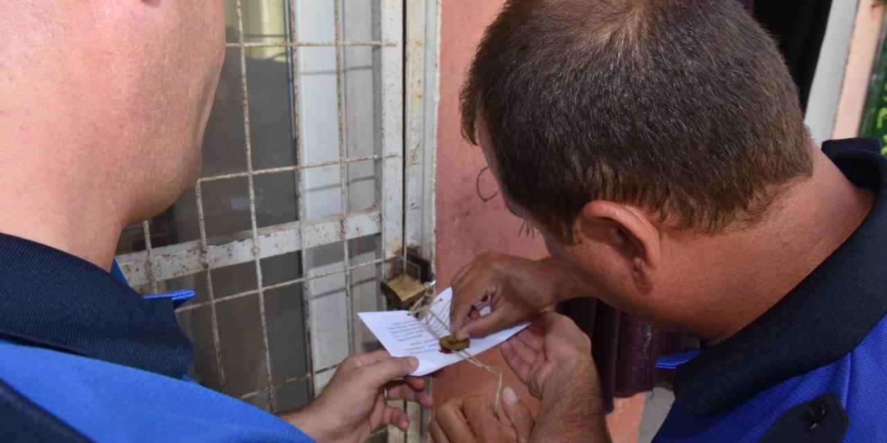 Bursa Yenişehir’de Kaçak Olarak Çalıştırılan Yabancı Uyrukluların Dükkanları Mühürlendi