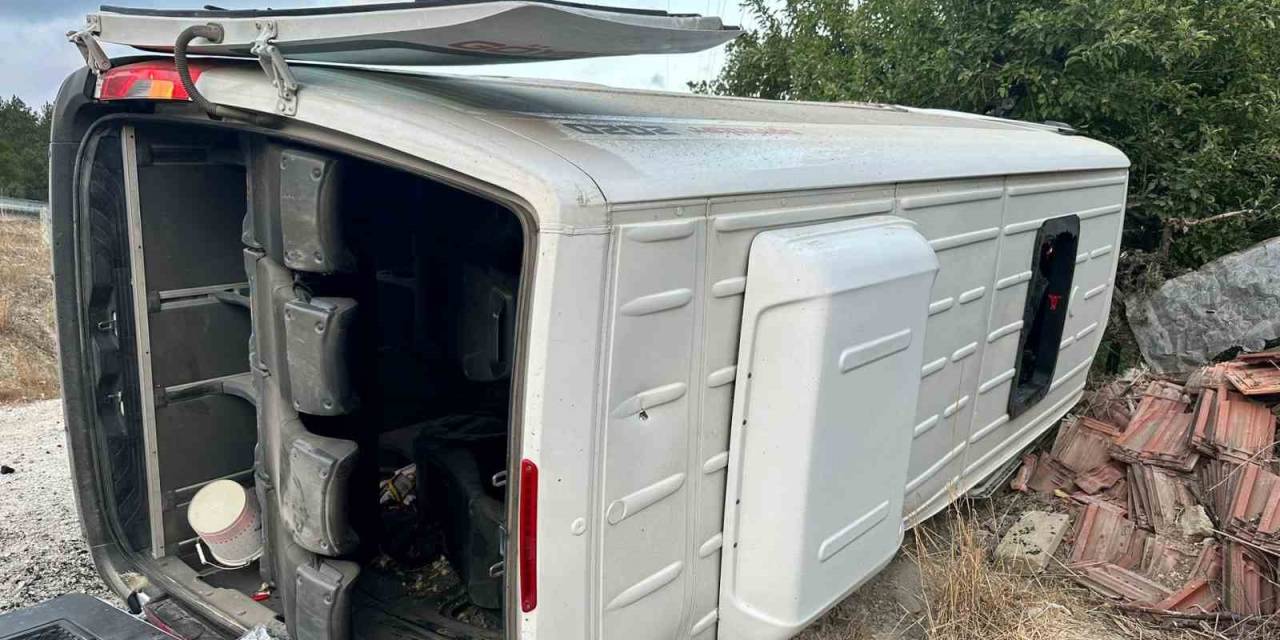 Bolu’da Feci Kaza: Minibüsle Traktör Çarpıştı, 15 Kişi Yaralandı