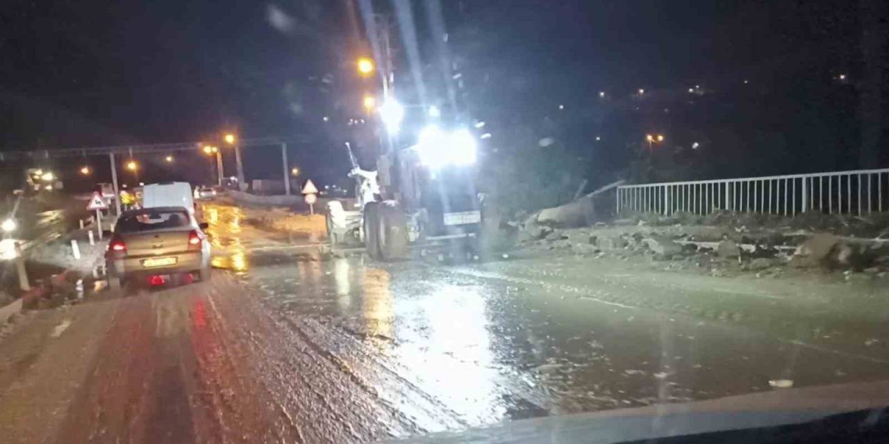 Gürün’ü Sağanak Ve Dolu Vurdu