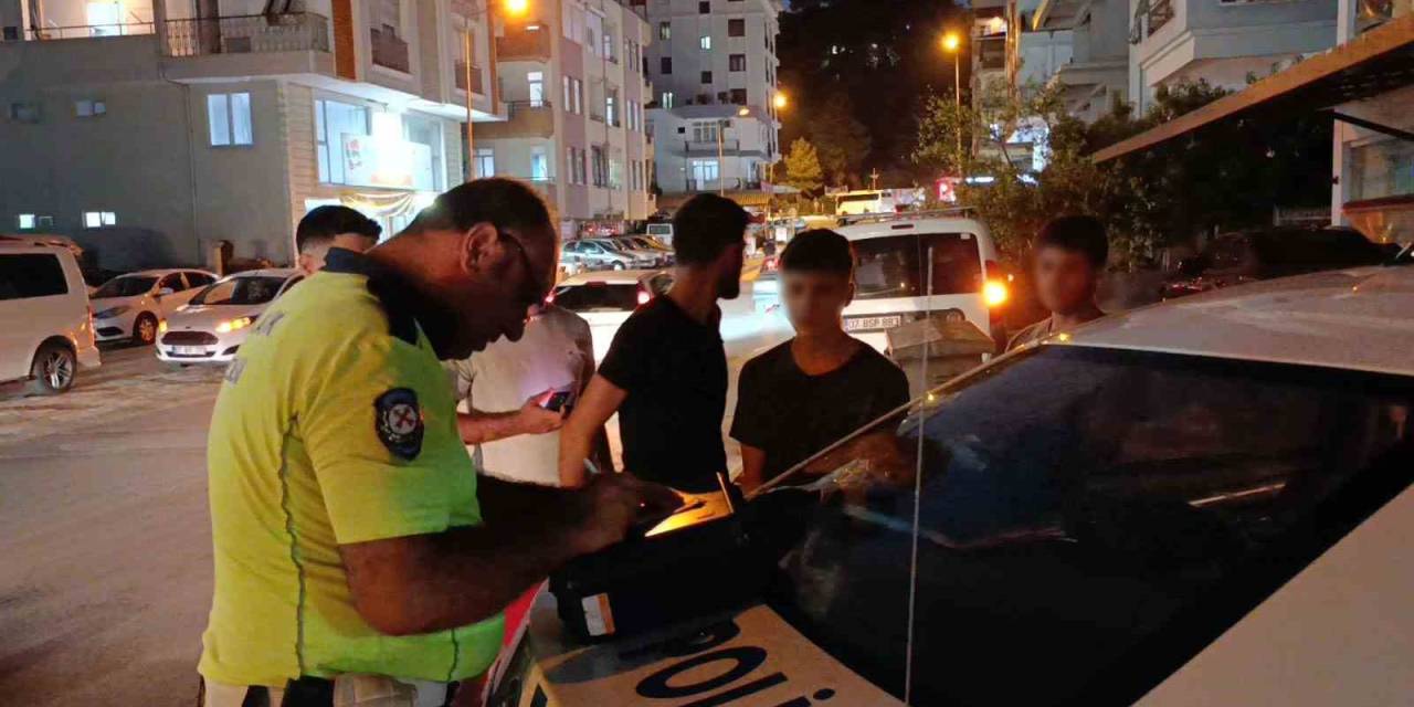 “Yaralı Yok Anlaşacağız” Dediler, Araçlardaki 4 Kişi Hastaneye Koştu