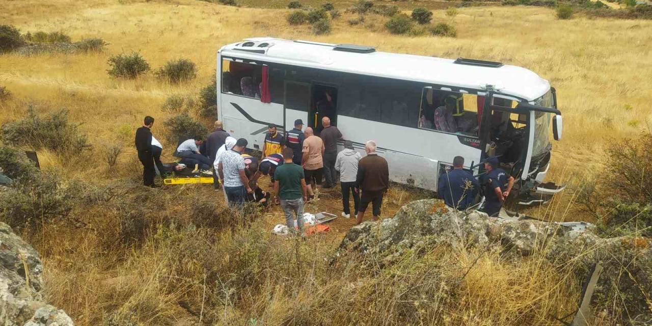 Düğün Yolu Faciaya Dönüştü: 20’ye Yakın Kişi Yaralandı