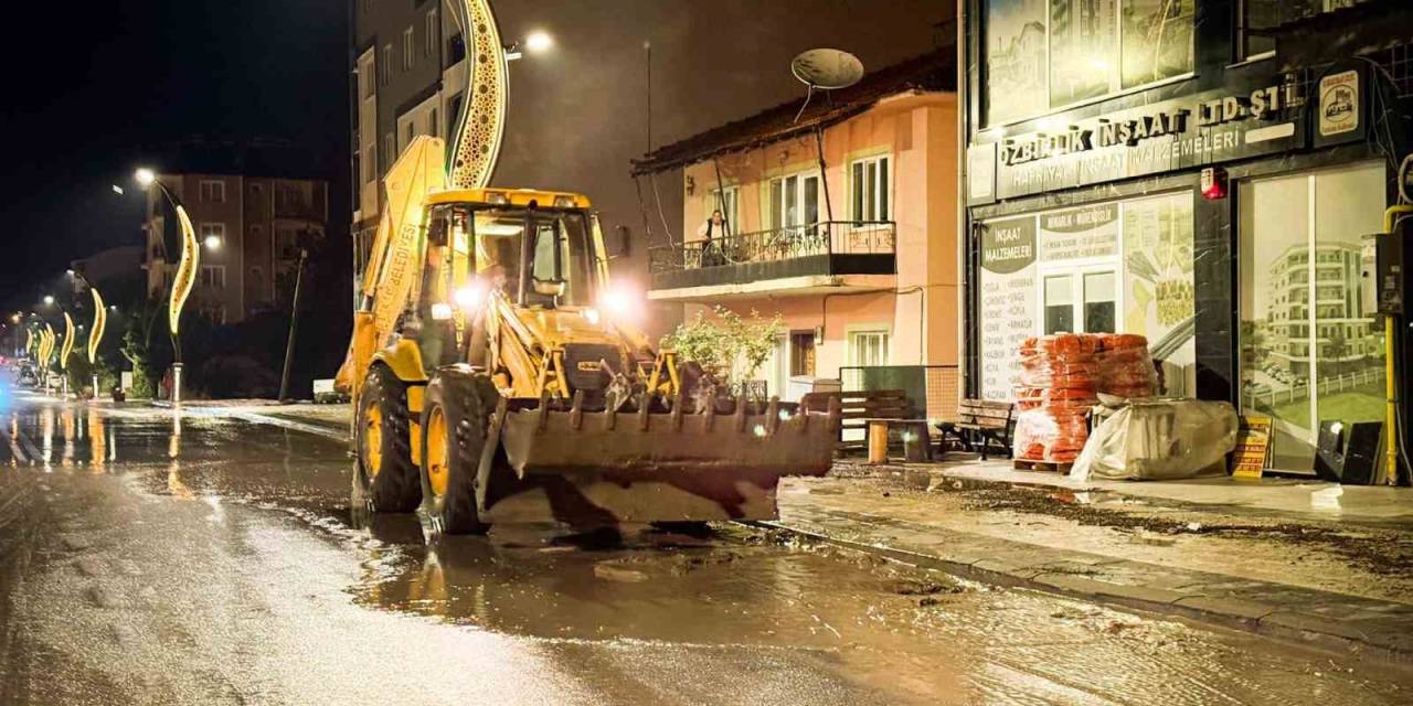 Burdur’da Etkili Olan Sağanak Yağış Nedeniyle Yollar Göle Döndü