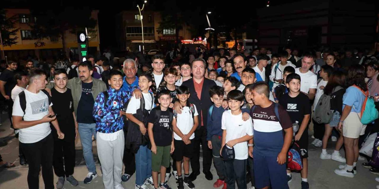 Erzincan’dan Malazgirt’e Gidecek Olan 580 Kişilik Grup Uğurlandı