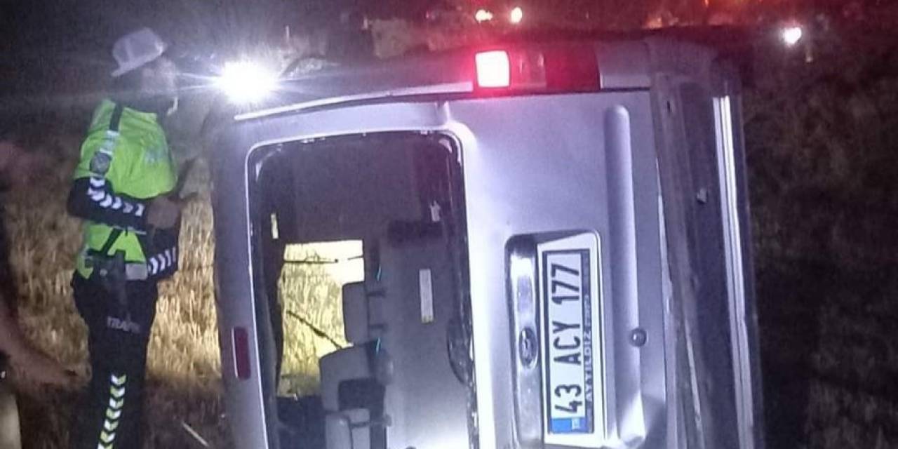 Kütahya’da Yoldan Çıkan Hafif Ticari Araç Tarlaya Devrildi: 1 Ölü, 1 Yaralı