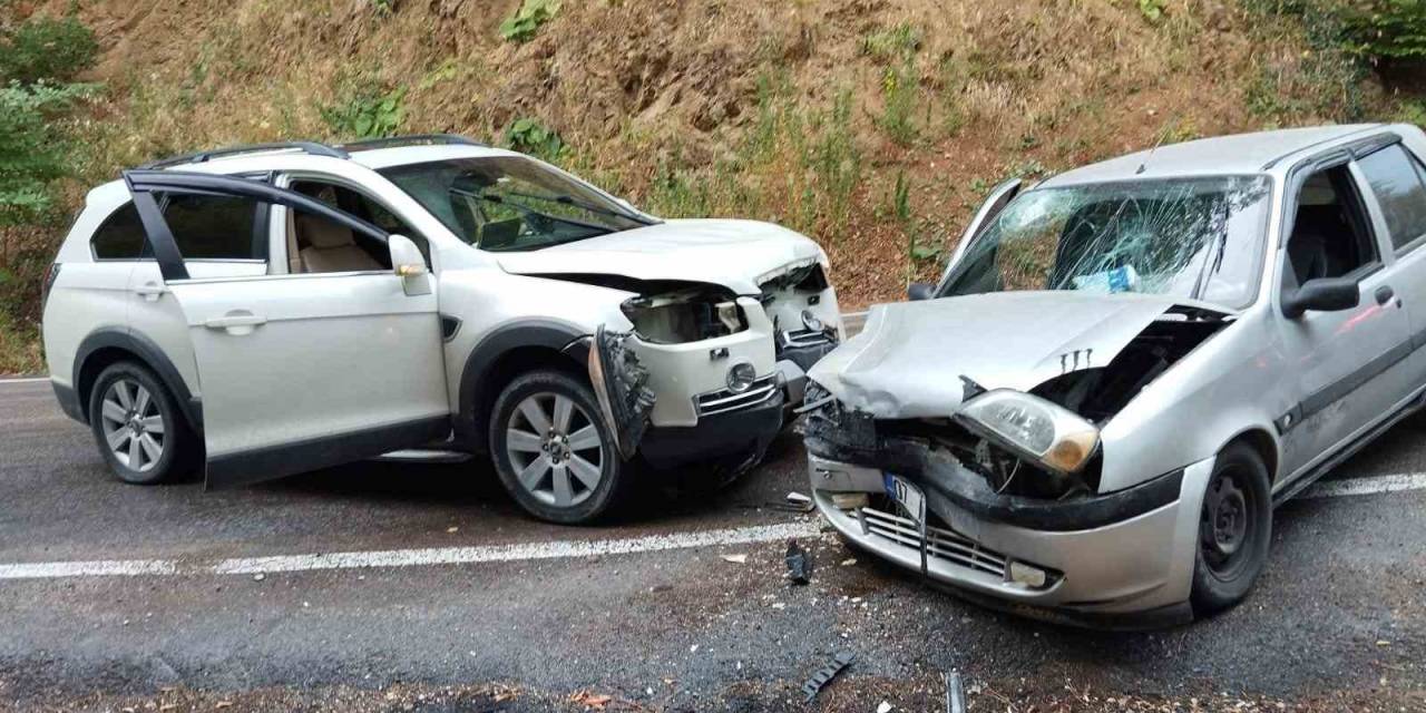Bursa’da Otomobille Cip Çarpıştı: 2 Yaralı
