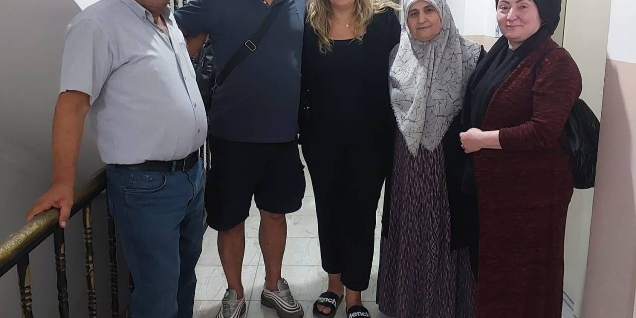 Bulduğu Altın Ve Döviz Dolu Çantayı Sahibine Teslim Etti