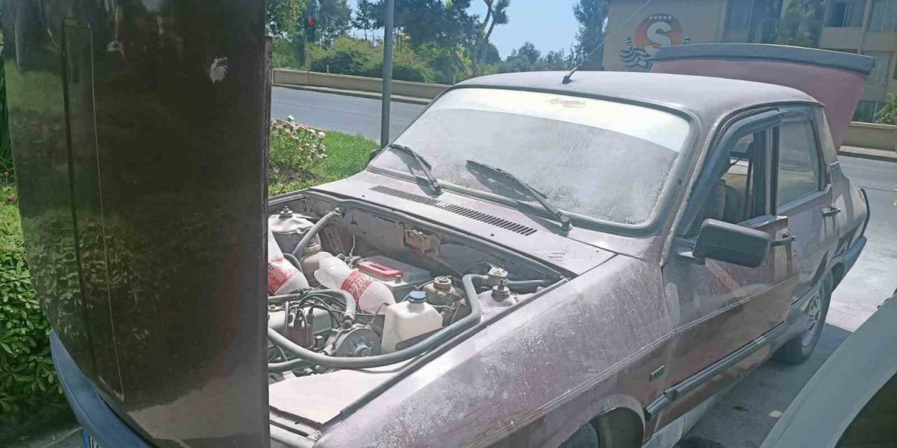 Alanya’da Seyir Halindeki Otomobilde Yangın Paniği