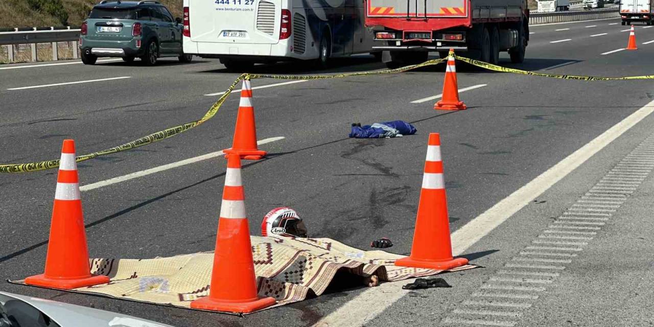 Hız Tutkunu Motosiklet Sürücüsü Bariyerlere Çarparak Hayatını Kaybetti