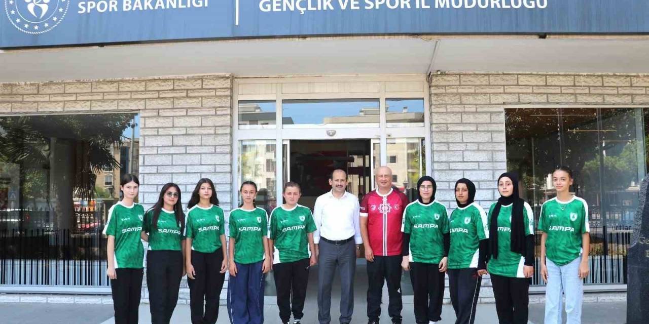 Alaçamsporlu Milli Sporcular İskoçya Yolcusu