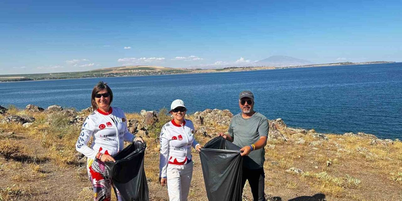 Vangölü Aktivistleri Derneği Üyeleri Tatvan Sahilinde Çöp Topladı