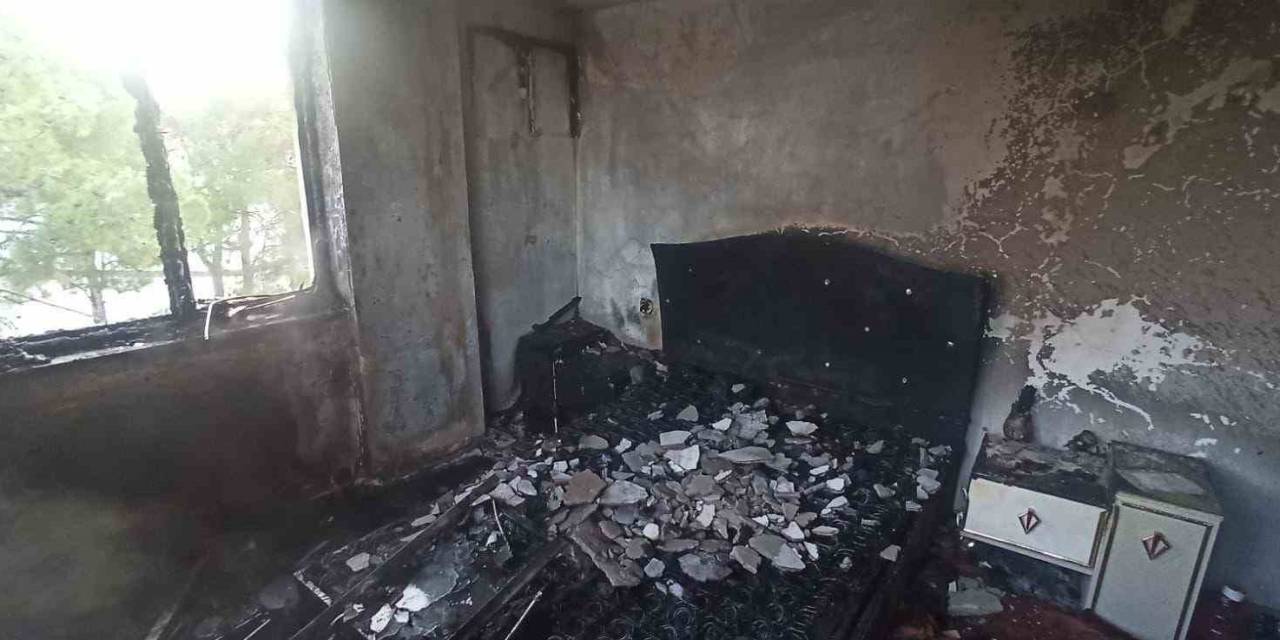 Burdur’da Tek Başına Yaşayan Genç, Evde Çıkan Yangından Arkadaşı Tarafından Kurtarıldı