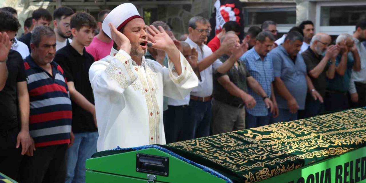 Bakana Attığı Tweet İle Tanınan Engelli Genç, Son Yolculuğuna Uğurlandı