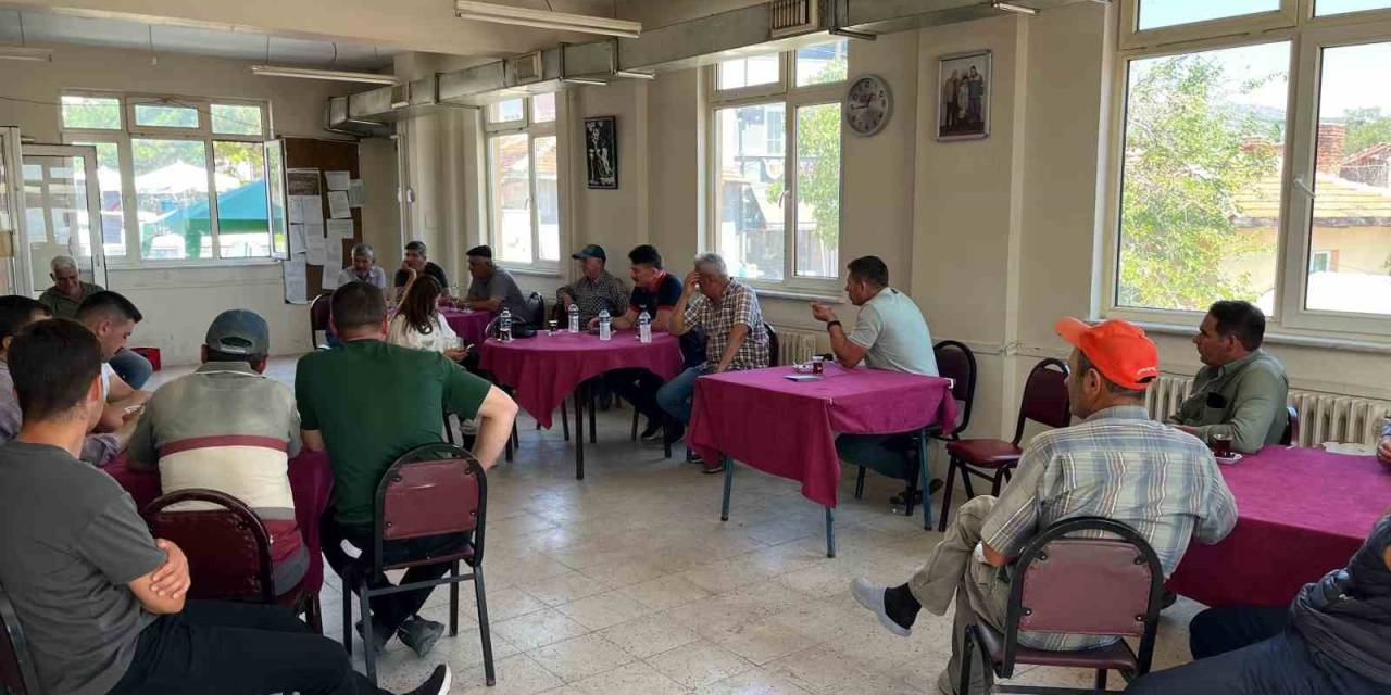 İl Tarım Ve Orman Müdürü, Çiftçilerle Bir Araya Geldi