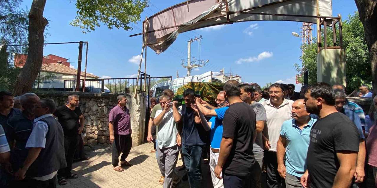 Su Kuyusunda Ölen Kişi Toprağa Verildi