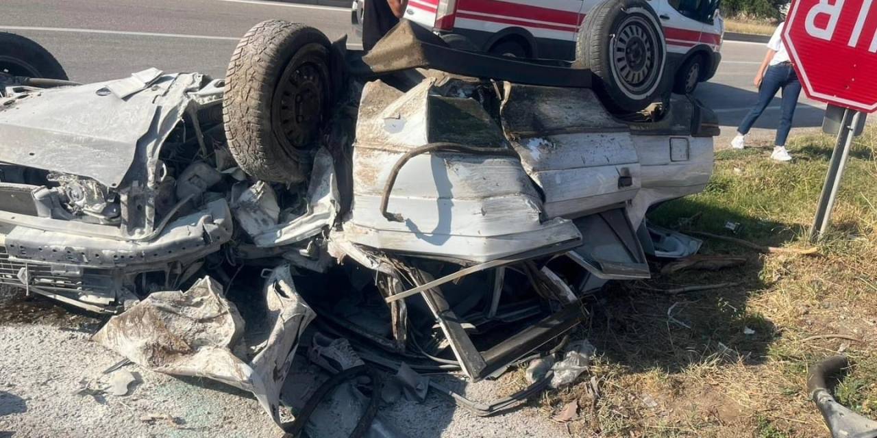 Araçtan Geriye Demir Yığını Kaldı, Tanınmayan Araçtan Yaralı Kurtuldu