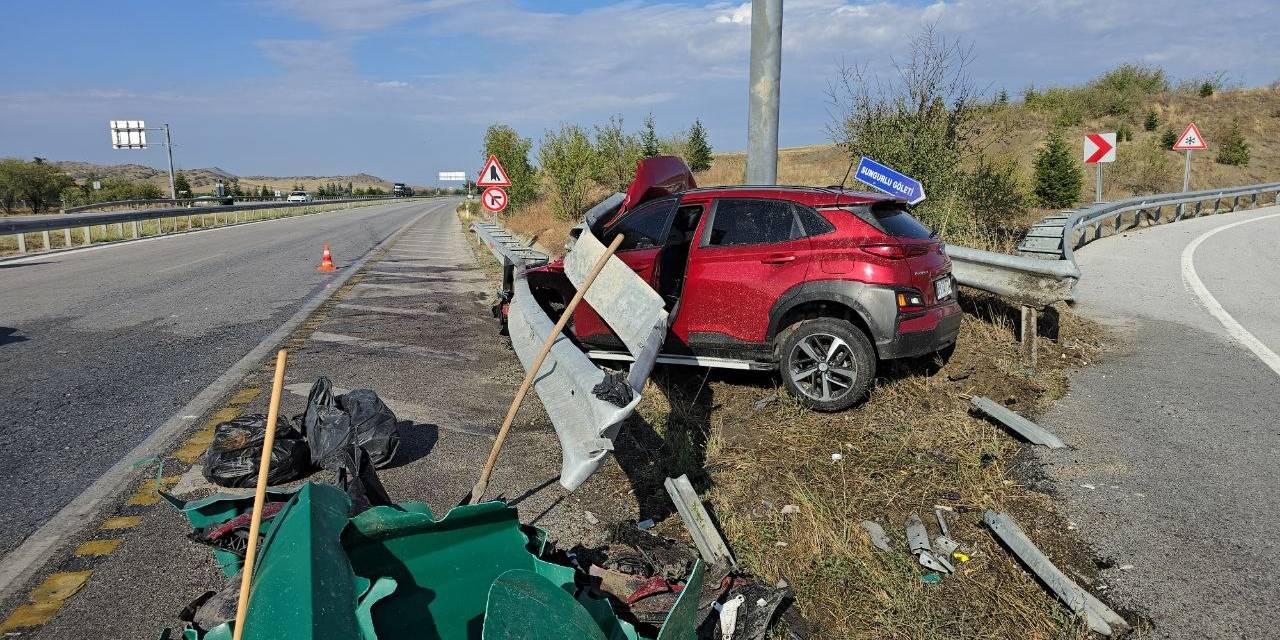 Bariyerlere Çarpan Cipin Sürücü Ölümden Döndü