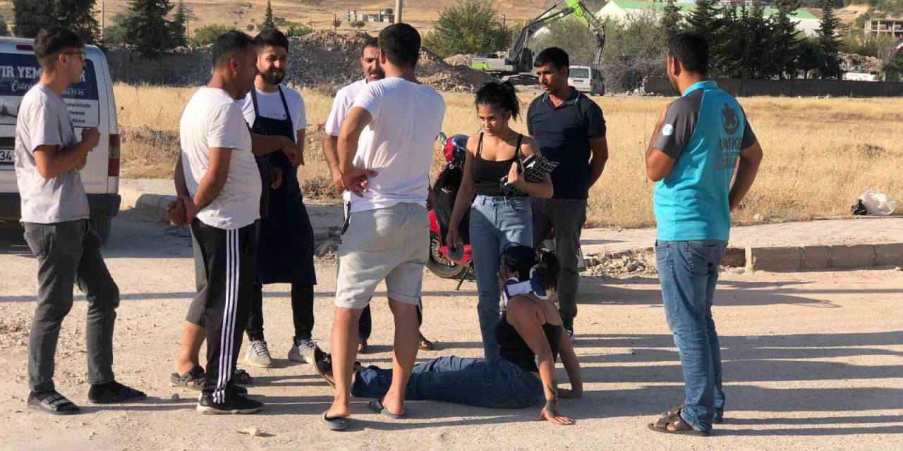 Motosiklet İle Hafif Ticari Araç Çarpıştı: 2 Yaralı