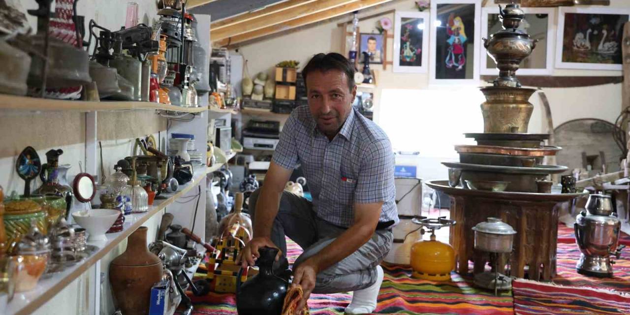 Çocukluk Hayali Gerçek Oldu, Evinin Çatı Katını Adeta Müzeye Dönüştürdü