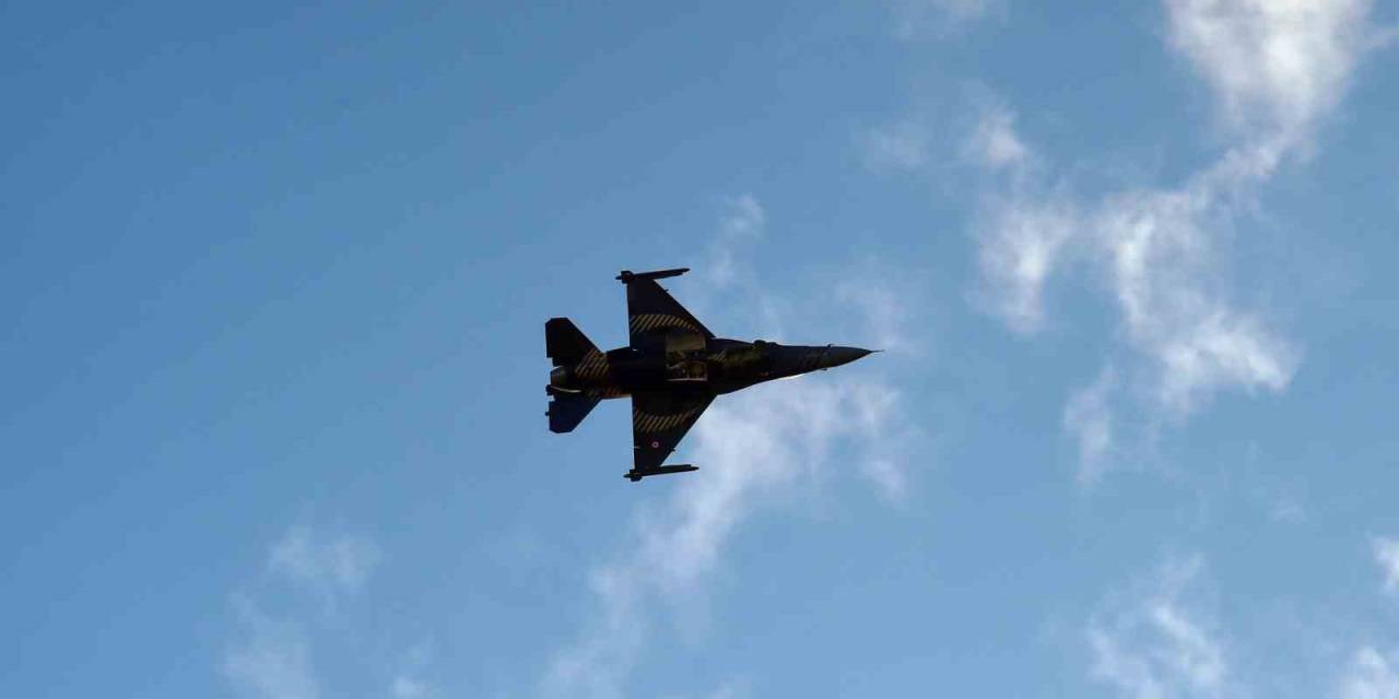 Solotürk, 30 Ağustos Zafer Bayramı Gösteri Uçuşunda İzleyenlerin Nefesini Kesti