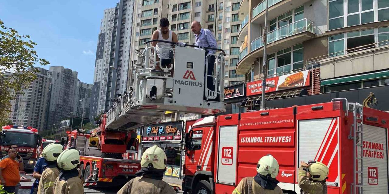 Esenyurt’ta Yangında Can Pazarı: Camlarda Kurtarılmayı Beklediler