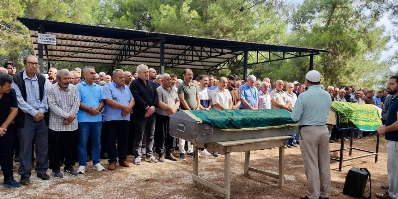 Kazada Ölen Baba Ve 6 Yaşındaki Kızı Toprağa Verildi