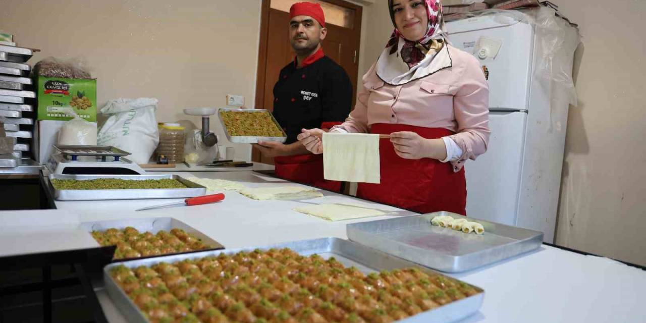 Depremzede Çiftin Aşk Baklavası